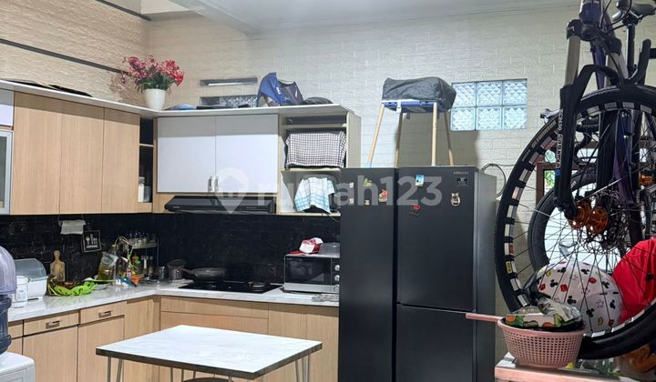 For Quick Sale: Nice Shop House Ready to Occupy, Semi-Furnished, Spacious Parking, Main Road, With Water Heater, 3 Floors in Melong Asih Cijerah 2