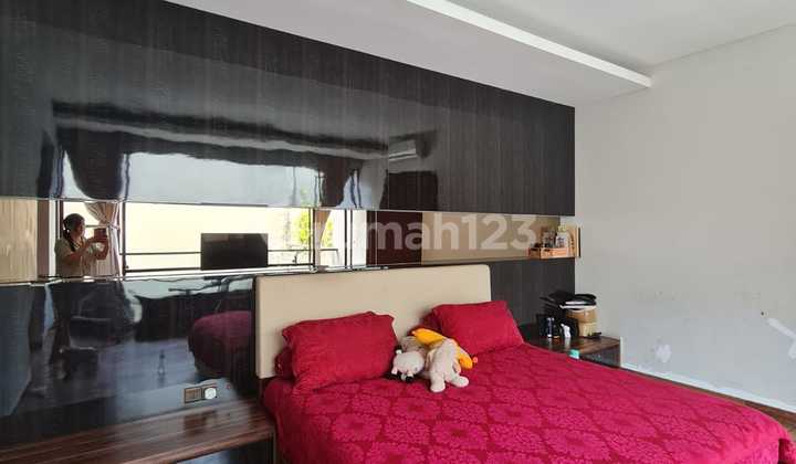 Dijual Rumah Bagus Lux Luas Terawat Siap Huni Semi Furnished  Ada Ruang Komputer Ruang Serba Guna di Taman Mekar Utama 2