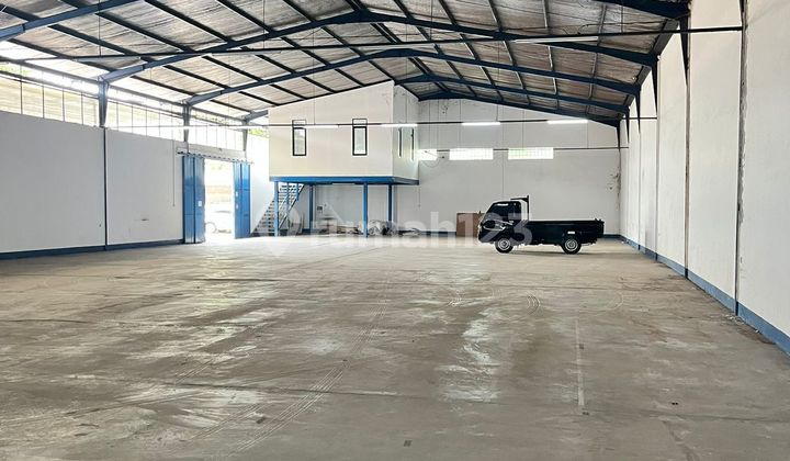 Clean, Neat, Spacious Warehouse Near Kopo and Pasko Toll Roads in Caringin. Clean, Neat, Spacious Warehouse Near Kopo and Pasko Toll Roads in Caringin.