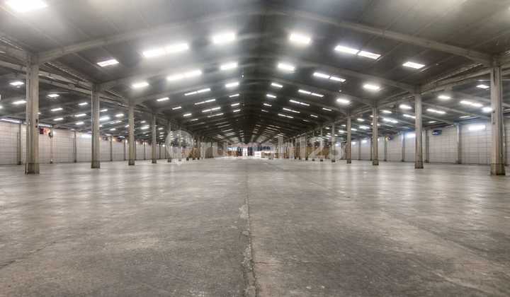 For Rent: Beautiful, Well-Maintained, Spacious Warehouse Ready for Use, 40ft Container Access, 6 Loading Docks, Customizable Electricity, Partial 5000 sqm Available, Negotiable, Near Toll Gate in Cileunyi, Bandung.