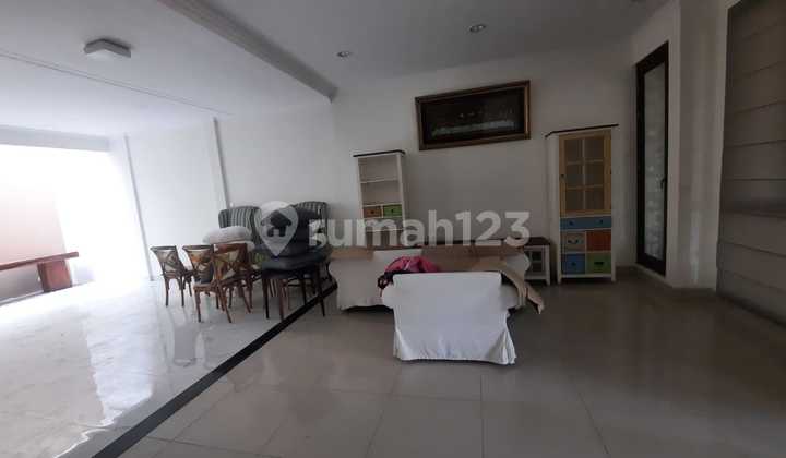 Disewakan Rumah Bagus Cantik Terawat Siap Huni Semi Furnished Full Renovasi di Btari 12 Standart Summarecon Bandung