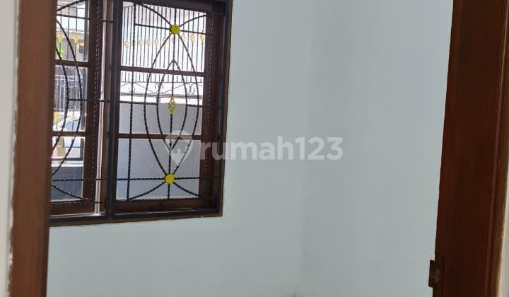 For Sale: Well-Maintained, Ready-to-Occupy West-Facing House with SHM, Negotiable, Clean Water in Taman Kopo Indah 2