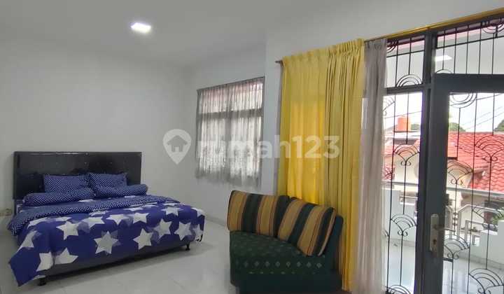 Dijual Cepat Rumah Bagus Terawat Siap Huni Full Furnished 2 Lantai Bebas Banjir di Komplek Taman Sakura Indah 2