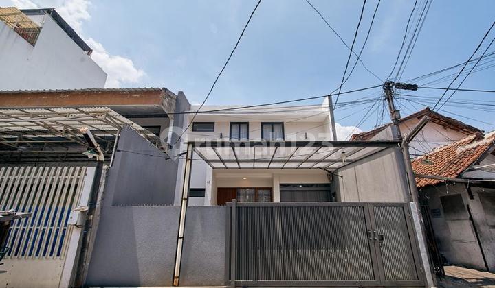 Dijual Rumah Cantik 2 Lantai Tengah Kota di Karang Anyar 1