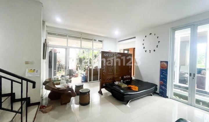 Selling a Nice Luxury Beautiful Wide Well-Maintained Ready-to-Occupy 3-Story Building Suitable for Large Families or Those Needing Lots of Space in Cimahi City