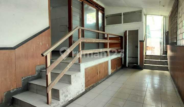 Dijual Rumah Lama Hitung Tanah Luas Bagus Siap Huni Cocok untuk Ruang Usaha Bengkel Ada Gudang Lokasi Prime Mainroad di Pajajaran Bandung