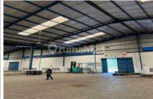 Ready-To-Drink Beverage Factory with Spacious Living Quarters in Cihadu Ready-To-Drink Beverage Factory with Spacious Living Quarters in Cihadu