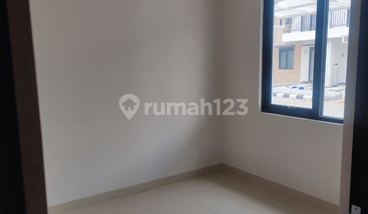 Dijual Rumah Baru Bagus Siap Huni Carport ada Kanopi 2 Lantai Harga di bawah Developer di Grand Sharon Residence 2