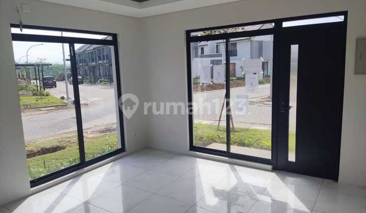 Dijual/Disewakan Rumah Bagus Terawat Siap Huni Gordyn Blind dan Kasa Nyamuk Tangga Karpet Ada AC Water Heater di Tarubhawana KBP