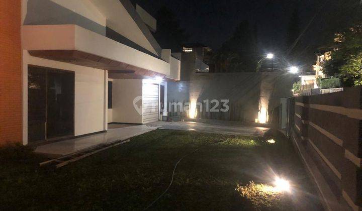 Dijual Turun Harga Rumah Lux Luas 2 Lantai di Setrasari Raya 1