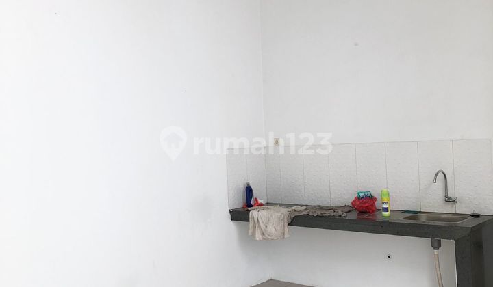 Disewakan Rumah Bagus Terawat Siap Huni Camopy Depan Belakang di Taman Kopo Indah 5