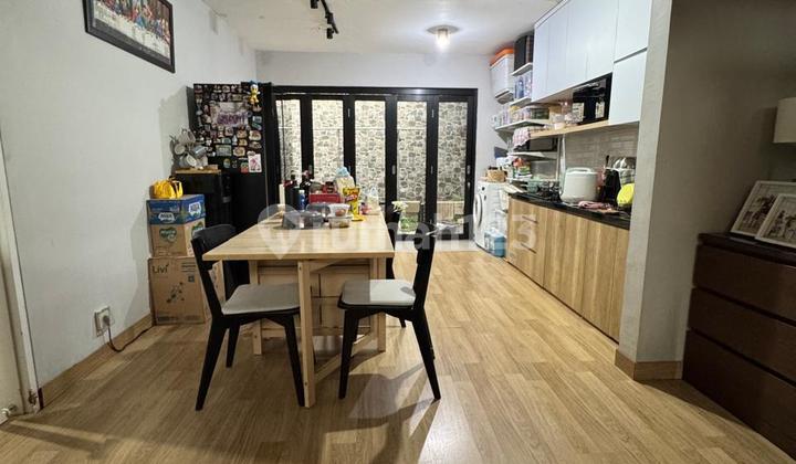 Rumah Bagus Terawat Siap Huni Dekt IKEA Pusat Kuliner Pusat Pendidikan Semi Furnished di Tatar Favorit Mayang Sunda KBP