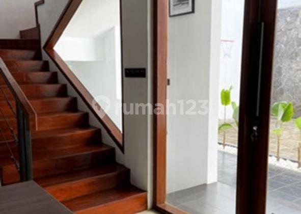 Dijual Rumah Bagus Cantik Terawat Siap Huni Furnished Hanya yang Nempel di Setraduta 2
