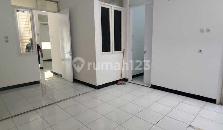 For Rent Nice Well-Maintained House Ready to Occupied 85 Million 2 Years Negotiable in Taman Kopo Indah 5