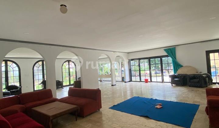 For Sale/Rent Beautiful, Spacious, Luxurious, Well-Maintained House Ready to Occupy Ideal for Investment, Cafe, Boarding House, Padel Court Location Strategic Near Public Facilities and Bustling Areas Like University, Community Health Center, and Hotel Negotiable in Gegerkalong 2