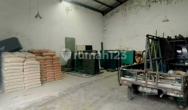 For Sale: Spacious, Well-Maintained, Move-in Ready Commercial Space with SHM, Negotiable, Accessible by Small Trucks on Gunung Batu Pasteur Street, Bandung City.