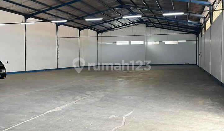 Clean, Neat, Spacious Warehouse Near Kopo and Pasko Toll Roads in Caringin. Clean, Neat, Spacious Warehouse Near Kopo and Pasko Toll Roads in Caringin.