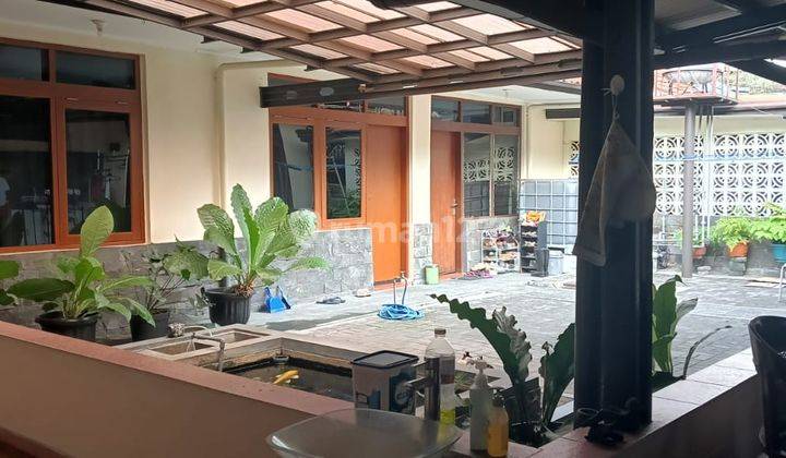 Dijual Rumah Lux Klasik Terawat Lokasi Prime di Sayap Riau 2