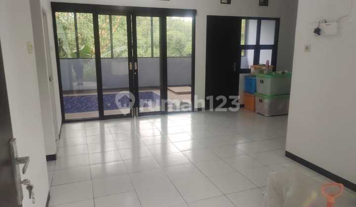 Dijual/Disewakan Rumah Bagus Terawat Siap Huni Ada Kolam Renang Taman Depan Luas di Taman Kopo Katapang 2