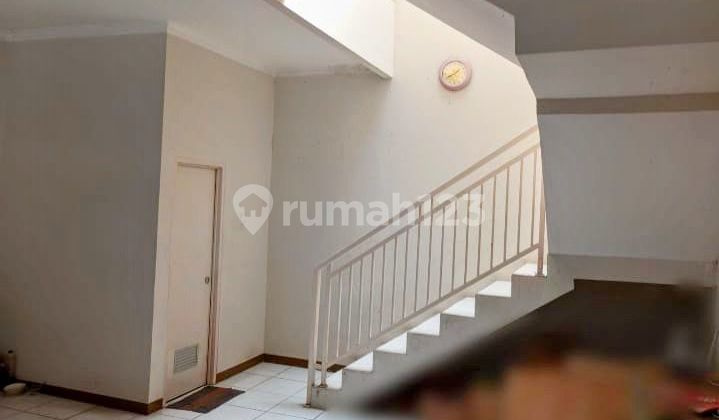 For Rent: Beautiful, Well-Maintained, Ready-to-Occupy 2-Storey Shop House Facing North, Suitable for Laundry, Coffee Shop, Logistics, 24-Hour Operation, Busy Street, Negotiable Price, Located at Kopo Permai Main Road. 2