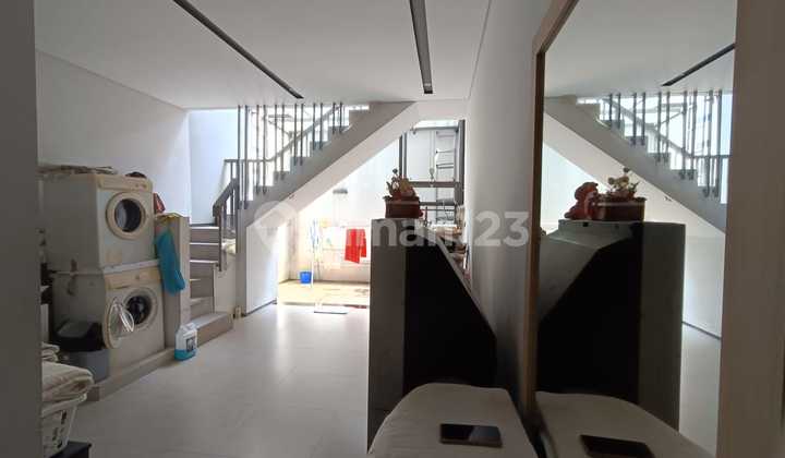 Dijual Rumah Lux Mewah Luas Furnish 2 Lantai di Setra Duta Hegar 2