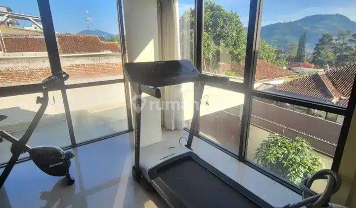 Dijual Rumah Villa Mewah View Bagus Fullfurnish di Lembang 2