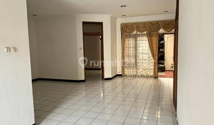 DIjual Rumah Terawat 2 Lantai Tengah Kota di Komplek Cimahi 1