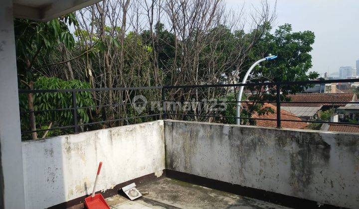 Dijual Ruko 3 Lantai Bagus Terawat Strategis di Mainroad Ciateul 2