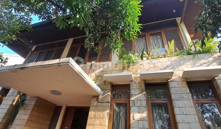For Rent: Large, Nice, Beautiful, Luxurious, Well-Maintained, Ready to Occupy, Semi-Furnished House. Price Negotiable. Corner Unit in Buahbatu.