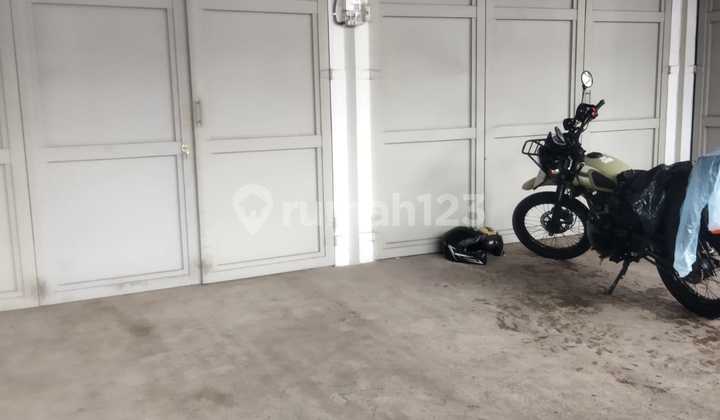 Sewa Ruko Rendeng 3 Ruko Bagus Cantik Terawat Siap Pakai Lokasi Strategis di Tengah Kota Cimahi Bangunan 2 Lantai Jalanan Rame Cocok untuk Berbagai Usaha di Jalan Kolonel Masturi Cimahi