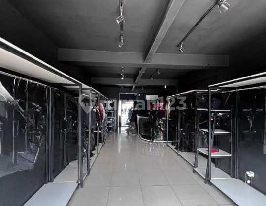 Selling 2 Nice Large Shophouses in Rendeng, Well-Maintained, Ready to Occupy, Strategic Location, Suitable for Cafe or Office near Paskal Hypersquare Selling 2 Nice Large Shophouses in Rendeng, Well-Maintained, Ready to Occupy, Strategic Location, Suitable for Cafe or Office near Paskal Hypersquare