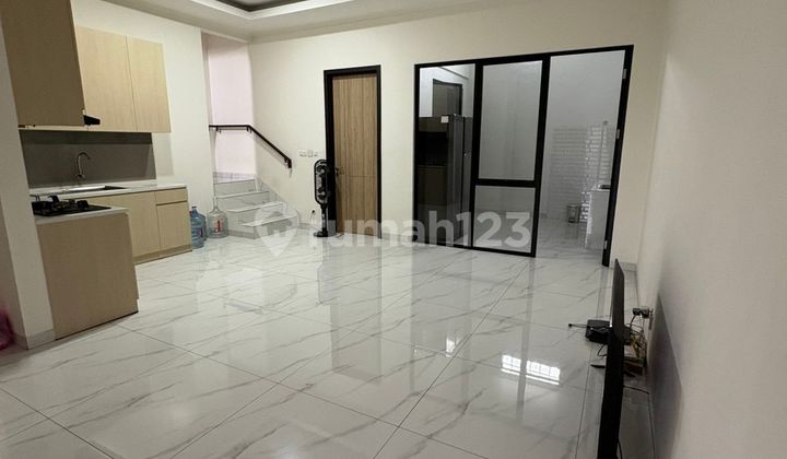 Quick Sale: Beautiful, Neat, Ready-to-Occupy House in Suvarna Sutera Near Toll Road 2