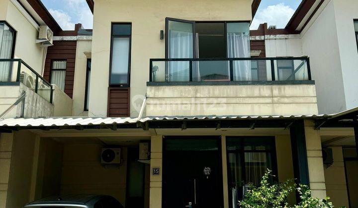 Dijual Rumah 2 Lantai Rapi Terawat Halaman Belakang Sudah Renov  1