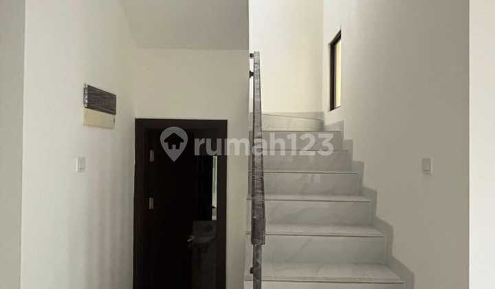 House Price Drop 2 Floors in Lavon Cikupa Brand New Condition Never Occupied House Price Drop 2 Floors in Lavon Cikupa Brand New Condition Never Occupied