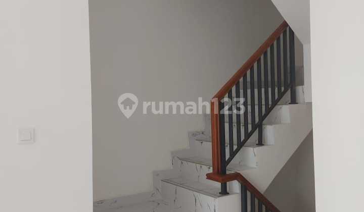 Jual Cepat Rumah 3 Lantai di Kawasan Lavon 2 Cikupa Siap Nego 2