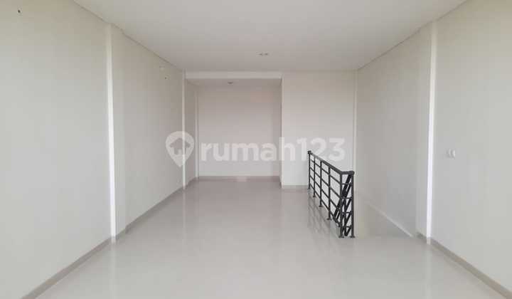 For Rent 2-Story Shop House in Suvarna Sutera Near Exit Gate 2