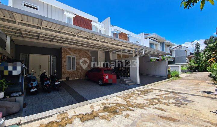 Rumah Modern 2 Lantai Timur di Komplek Setra Duta Bandung Utara 2