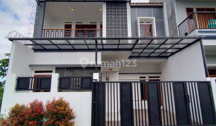 Rumah Bagus 2 Lantai di Cisaranten Guruminda Arcamanik 1