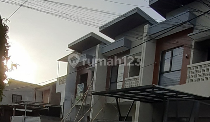 Modern and New House in Kiarasari Complex, Buahbatu, Bandung City