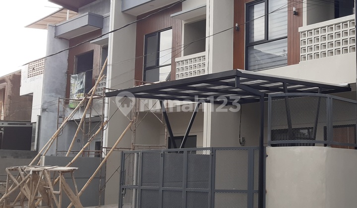 Modern and New House in Kiarasari Complex, Buahbatu, Bandung City 2