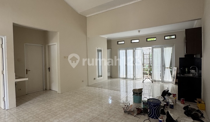 Rent a Beautiful, Well-Maintained 4-Bedroom House in Kota Baru Parahyangan Rent a Beautiful, Well-Maintained 4-Bedroom House in Kota Baru Parahyangan
