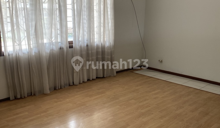 Rumah Di Setra Duta SHM 2