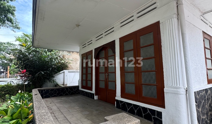 Rumah Heritage Pinggir Jalan Sukajadi Shm Halaman Luas  2