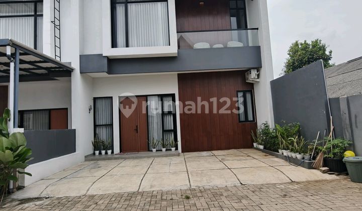 Rumah 2 Lantai di Jalan Raya Jakarta Timur Rumah 2 Lantai di Jalan Raya Jakarta Timur