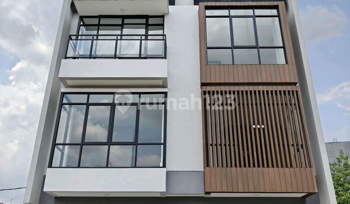 For Sale House in West Kemang Area Starting at Rp 3.5 Billion For Sale House in West Kemang Area Starting at Rp 3.5 Billion