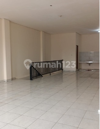 Sewa Ruko 3 Lantai Baru Renovasi di Meruya Utara Jakarta Barat