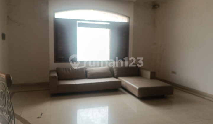 For Sale Fast! Spacious House in Taman Surya 3 Near Schools & Mall West Jakarta 2