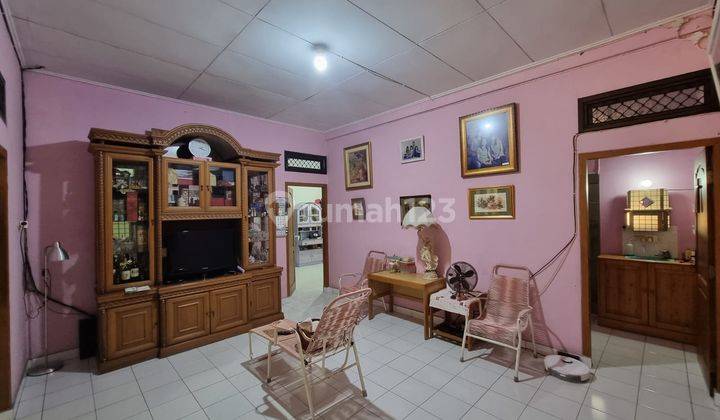 Rumah Rapih Tusuk Sate Semi Furnished di Taman Meruya Ilir 2