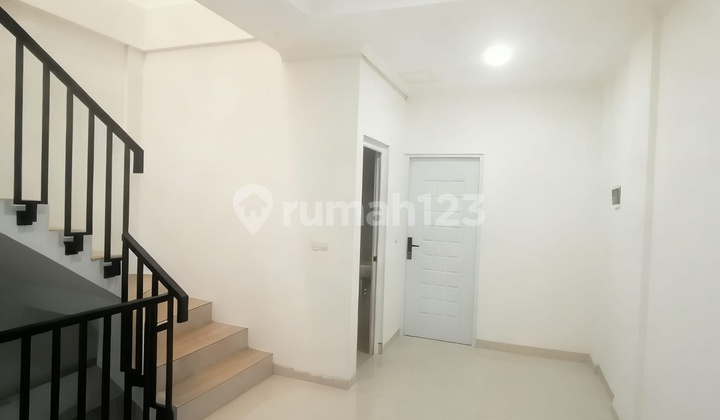 Jual Rumah Baru 3 Lantai Lokasi Mandala Tomang Jakarta Barat
