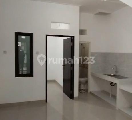 Dijual Rumah Baru Dibangun 3 Lantai 4 Kamar Dekat dengan Sekolah di Tanjung Duren Jakarta Barat